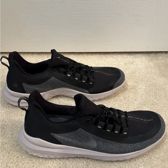 Waterproof Nike Black and White Athletic Shoes - Picture 4 of 6